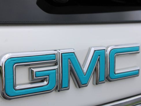 Used 2020 GMC Terrain SLE w/ GMC Pro Grade Package AWD/4WD image 8