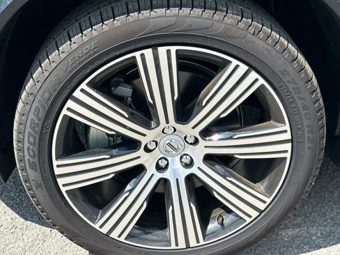 New 2025 Volvo XC90 T8 Plus w/ Protection Package Premier image 9