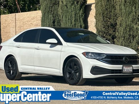 Certified 2024 Volkswagen Jetta SE w/ Panoramic Sunroof Package image 1