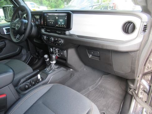 Used 2024 Jeep Wrangler Unlimited Sport AWD/4WD image 11