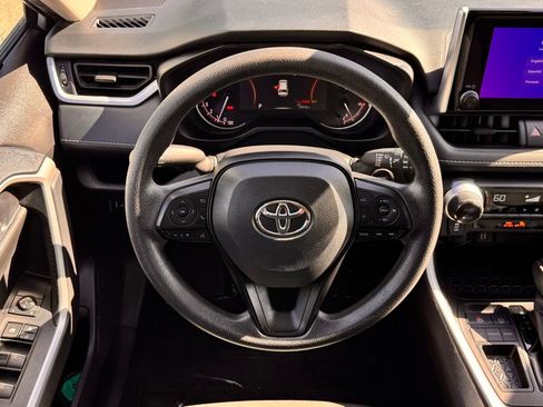 Used 2024 Toyota RAV4 XLE FWD image 20