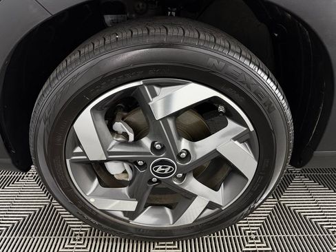 Used 2025 Hyundai Venue SEL FWD image 11