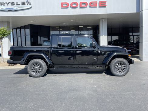 New 2026 Jeep Gladiator Sport AWD/4WD image 7