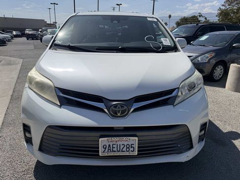 Used 2018 Toyota Sienna XLE w/ XLE Navigation Package FWD image 10