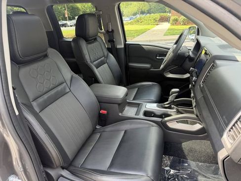 Used 2024 Nissan Frontier SL w/ Technology Package RWD image 36