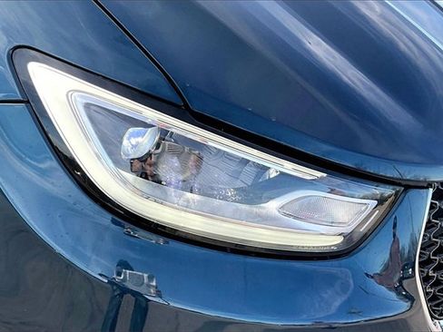 Used 2025 Chrysler Pacifica Select image 32