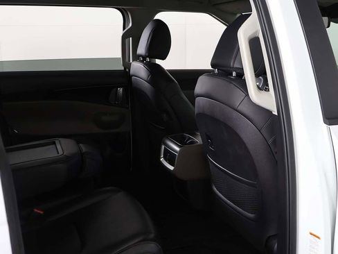 Used 2025 Kia Carnival FWD image 26