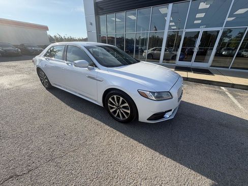 Used 2019 Lincoln Continental Premiere FWD image 2