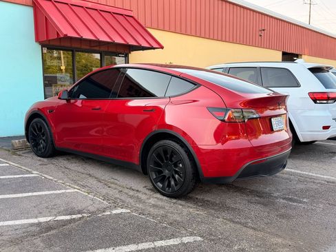 Used 2023 Tesla Model Y Long Range AWD/4WD image 3