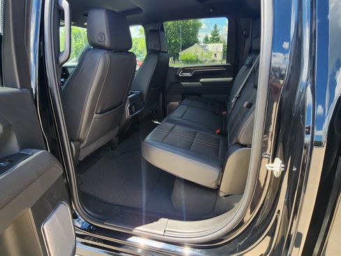 Used 2025 Chevrolet Silverado 2500 High Country w/ Technology Package AWD/4WD image 9