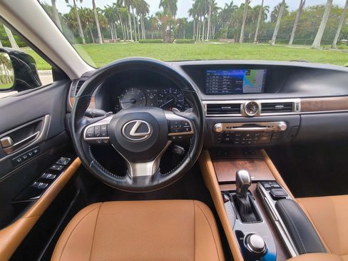 Used 2017 Lexus GS 350 w/ Preferred Accessory Package RWD image 7