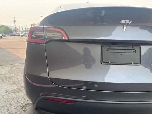 Used 2023 Tesla Model Y 2WD image 8