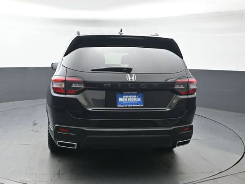 Certified 2025 Honda Pilot Sport image 5