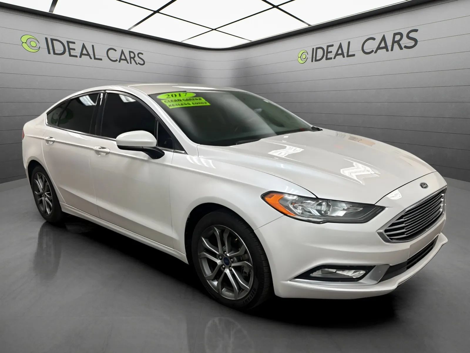 Used 2017 Ford Fusion SE w/ Equipment Group 201A FWD image 3