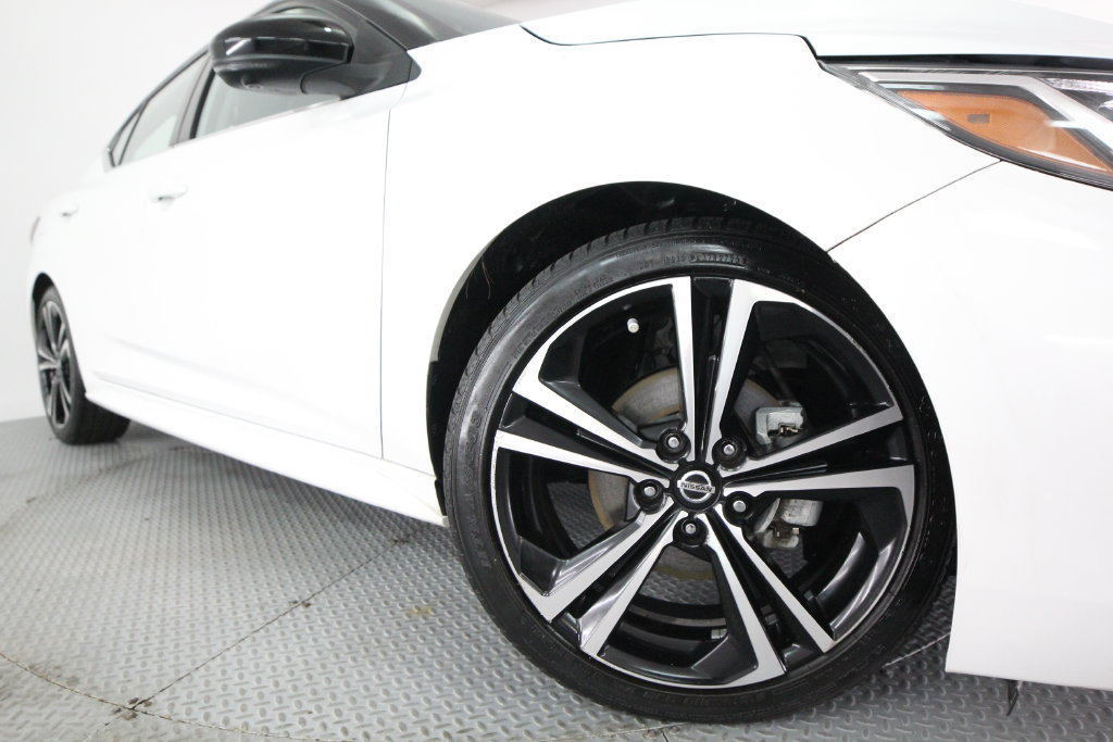 Used 2022 Nissan Sentra SR w/ SR Premium Package FWD image 17