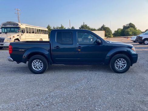 Used 2016 Nissan Frontier SV RWD image 8
