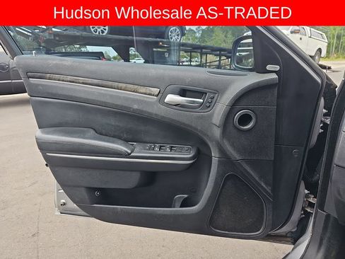 Used 2015 Chrysler 300 C RWD image 28
