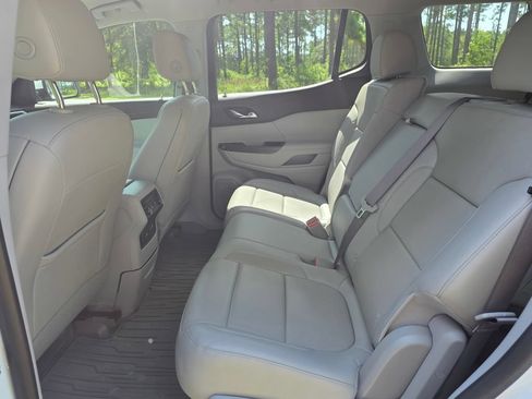 Used 2020 GMC Acadia SLT w/ Trailering Package FWD image 15