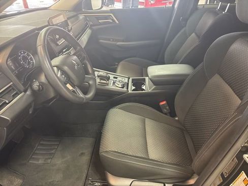 Used 2024 Mitsubishi Outlander ES FWD image 17