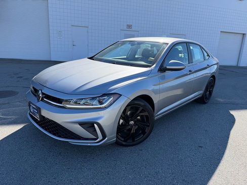 Certified 2025 Volkswagen Jetta SE w/ Black Wheel Package image 1