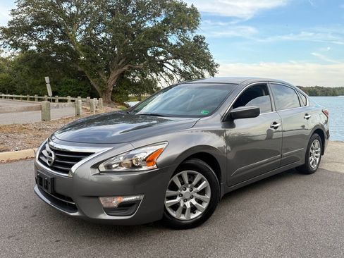 Used 2014 Nissan Altima 2.5 S w/ Display Audio Package image 2