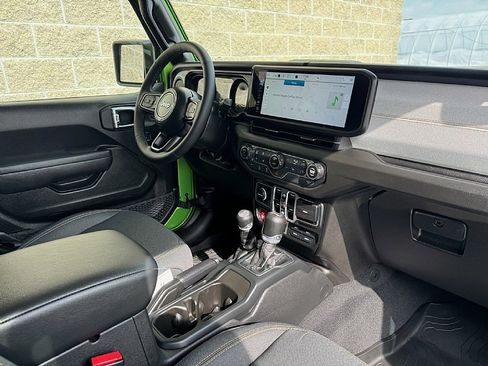Used 2025 Jeep Wrangler Willys image 23