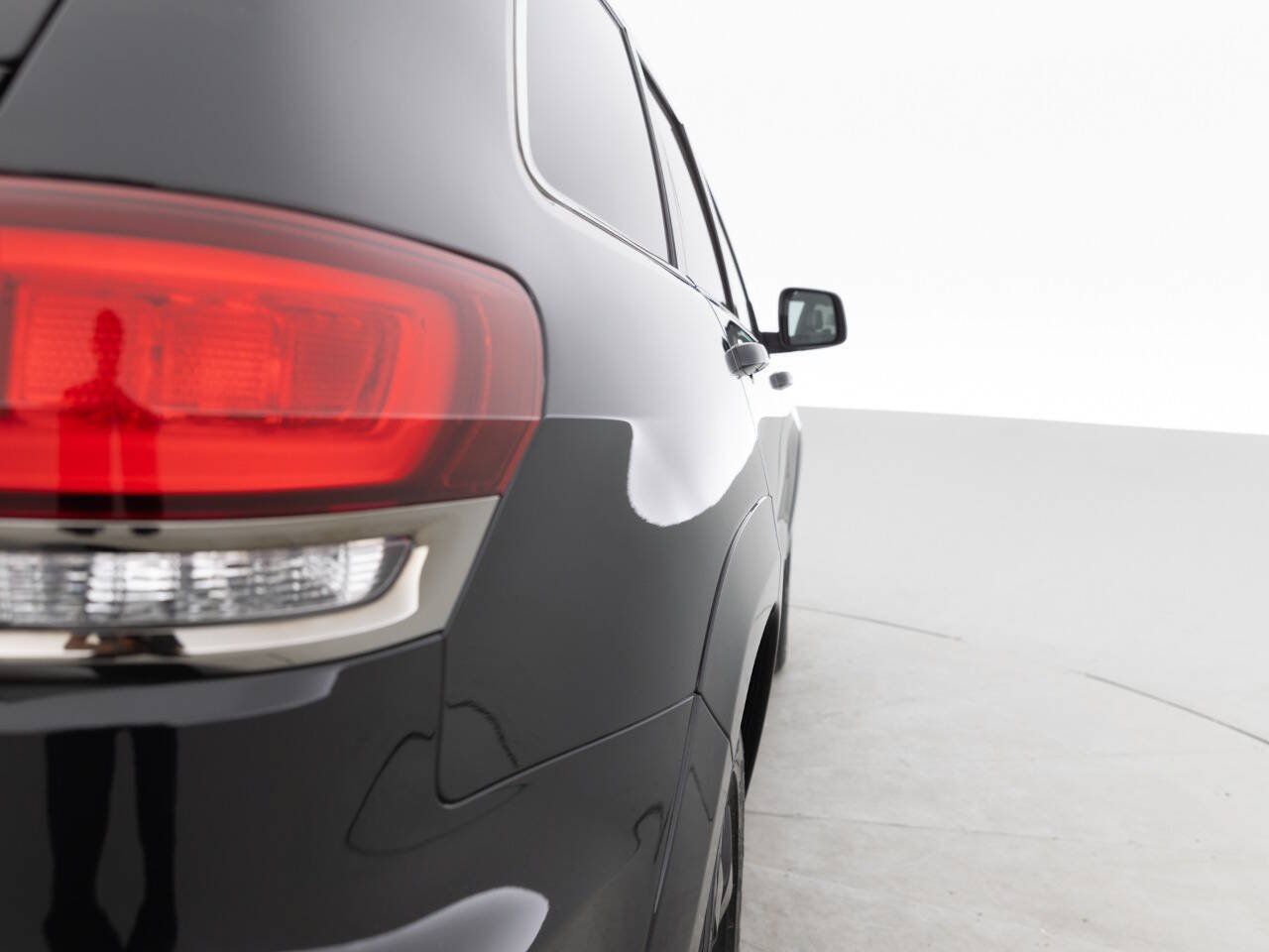 Used 2015 Jeep Grand Cherokee High Altitude AWD/4WD image 14