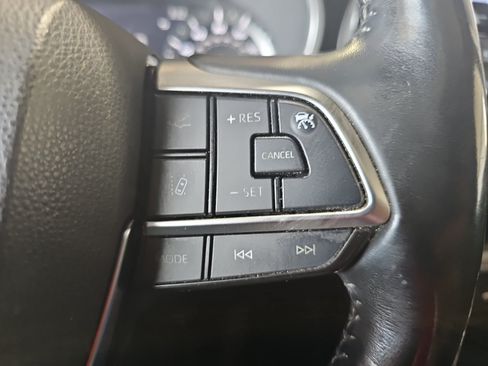Used 2021 Toyota Highlander XSE FWD image 23