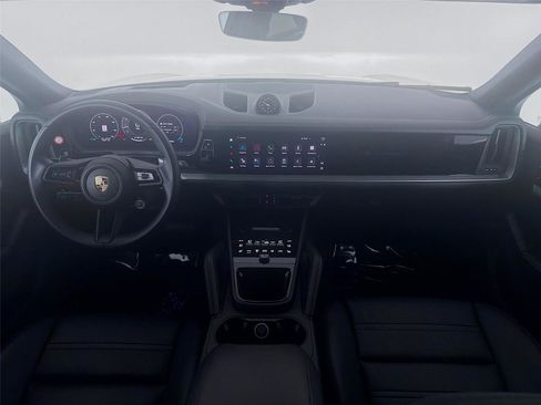 Certified 2025 Porsche Cayenne image 16