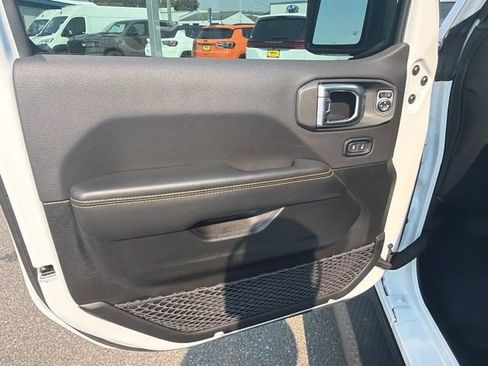 Used 2024 Jeep Wrangler Unlimited Sahara w/ Technology Group AWD/4WD image 17