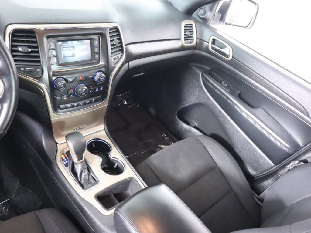 Used 2016 Jeep Grand Cherokee Laredo w/ Quick Order Package 23E AWD/4WD image 30
