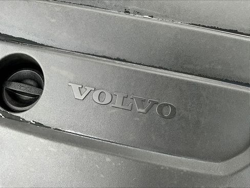 Used 2023 Volvo XC40 B5 Plus AWD/4WD image 31