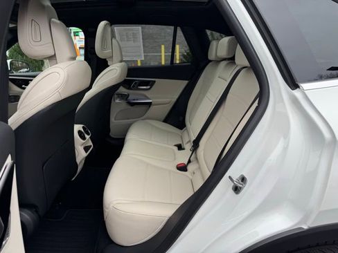 Used 2026 Mercedes-Benz GLC 300 4MATIC image 12