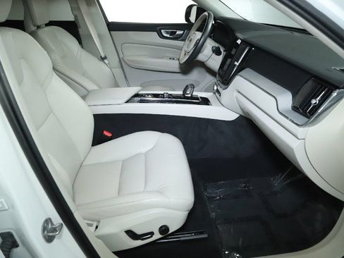 Used 2024 Volvo XC60 B5 Plus AWD/4WD image 36