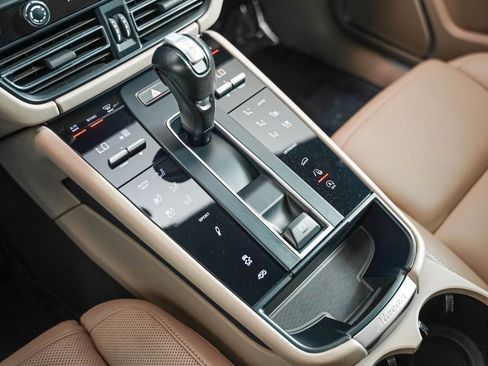 Certified 2023 Porsche Macan S AWD/4WD image 21