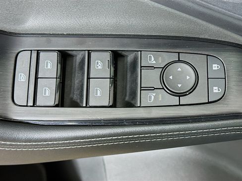 Used 2025 Nissan Rogue SV FWD image 15