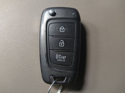 Used 2020 Hyundai Santa Fe SE FWD image 32