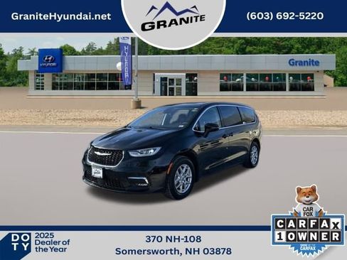 Used 2024 Chrysler Pacifica Touring-L image 1