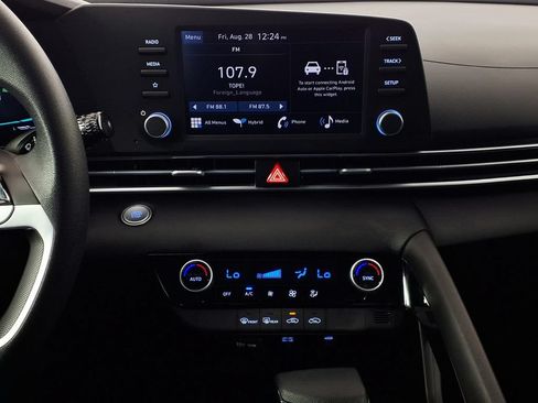 Used 2025 Hyundai Elantra Hybrid FWD image 22