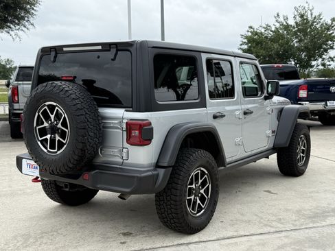 Used 2024 Jeep Wrangler Unlimited Rubicon AWD/4WD image 5