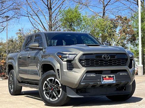 Used 2024 Toyota Tacoma TRD Sport image 2