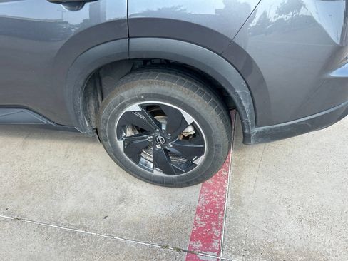 Used 2025 Nissan Rogue SV AWD/4WD image 14