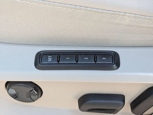 Used 2023 Volkswagen Atlas SEL AWD/4WD image 28