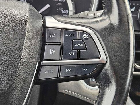 Used 2021 Toyota Highlander XLE image 24