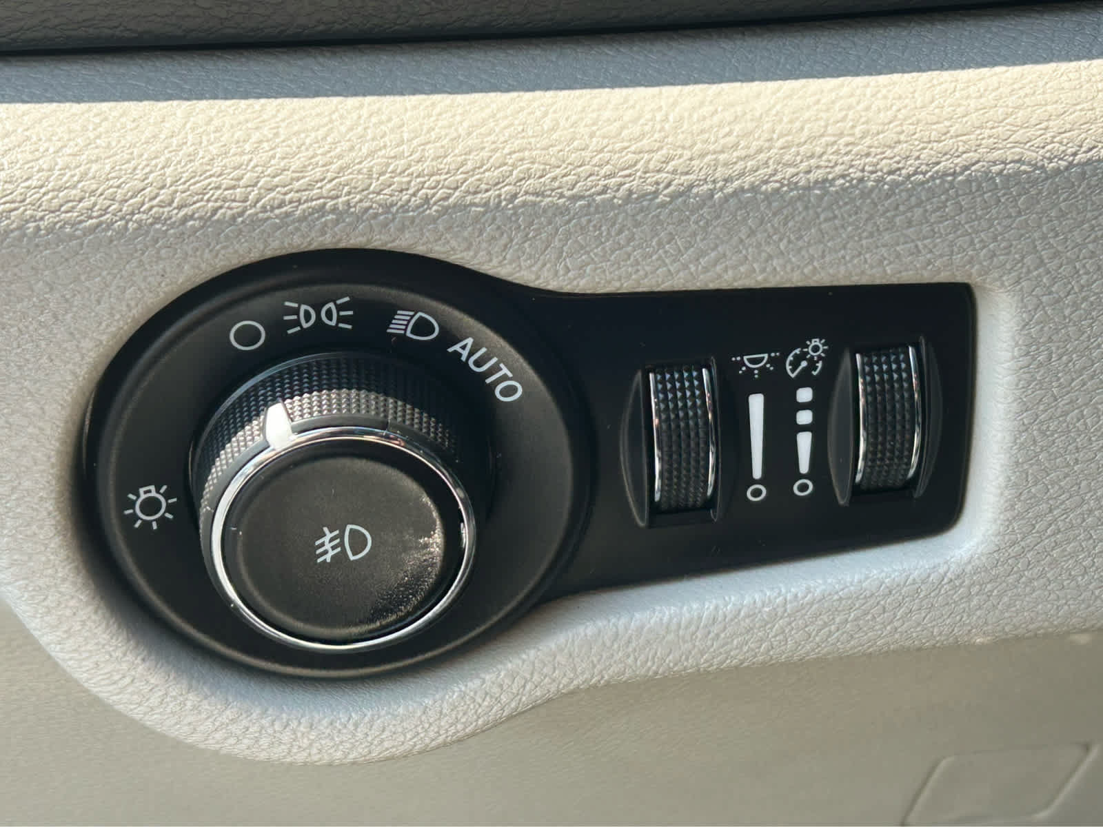 Used 2018 Chrysler Pacifica Touring Plus FWD image 23
