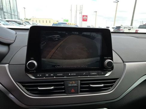 Used 2024 Nissan Altima 2.5 SR image 19