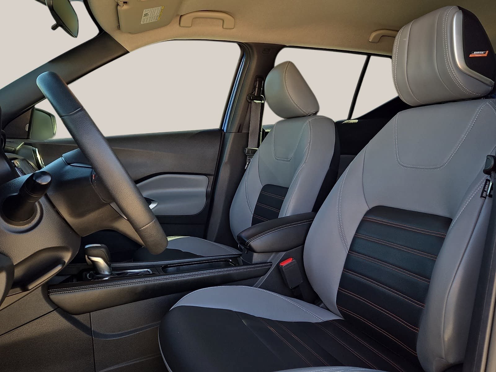 Used 2023 Nissan Kicks SR w/ SR Premium Package FWD image 13