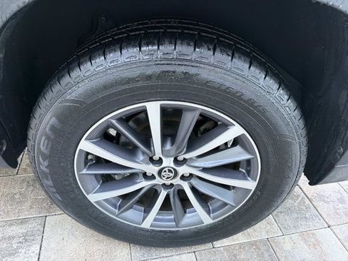 Used 2018 Toyota Highlander XLE FWD image 35