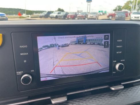 Used 2022 Kia Carnival LX image 19