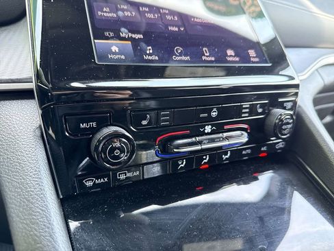 Used 2024 Jeep Grand Cherokee Altitude image 18